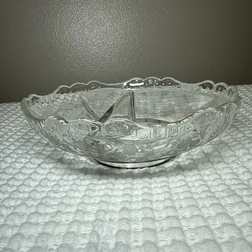 Vtg Cambridge Rose Point Etched Glass Divided Dish/Relish Dish W/ Scalloped Edge